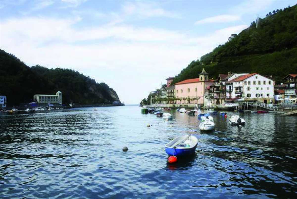 Bay of Pasaia image 7
